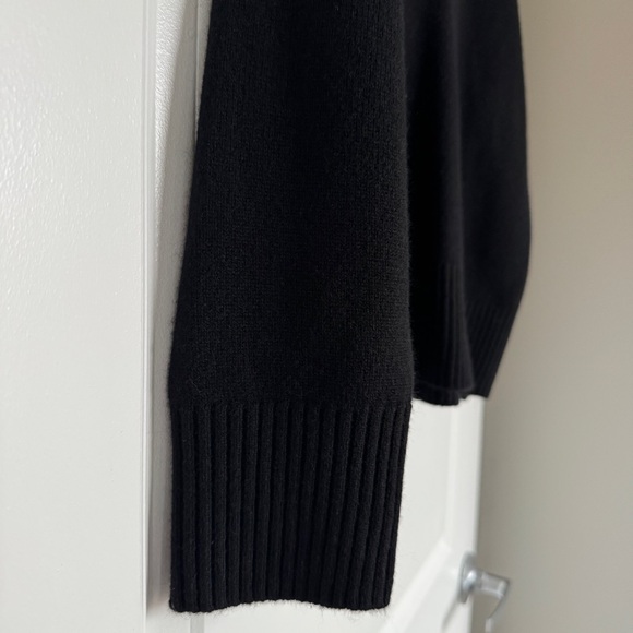 NWT QUINCE Women's Mongolian Cashmere Oversized V-Neck Sweater Black Size Medium - Picture 4 of 11